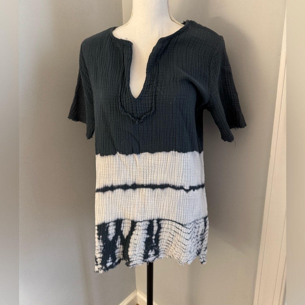 Stevie Hender short sleeve tie dye blouse. Navy/white. Boho. Size Medium